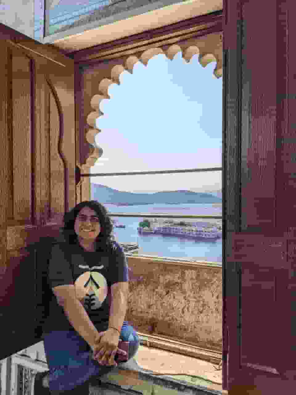Arti- player image